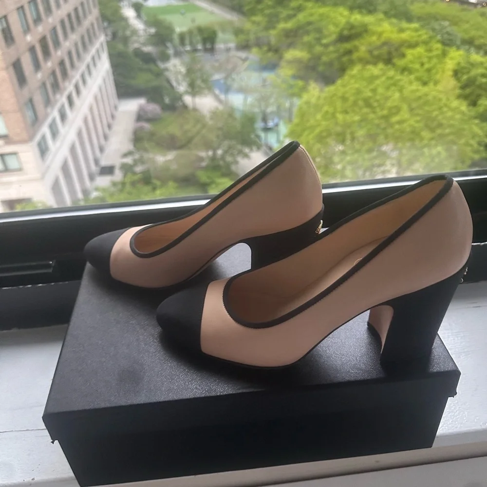 Chanel heels - Picture 2 of 11